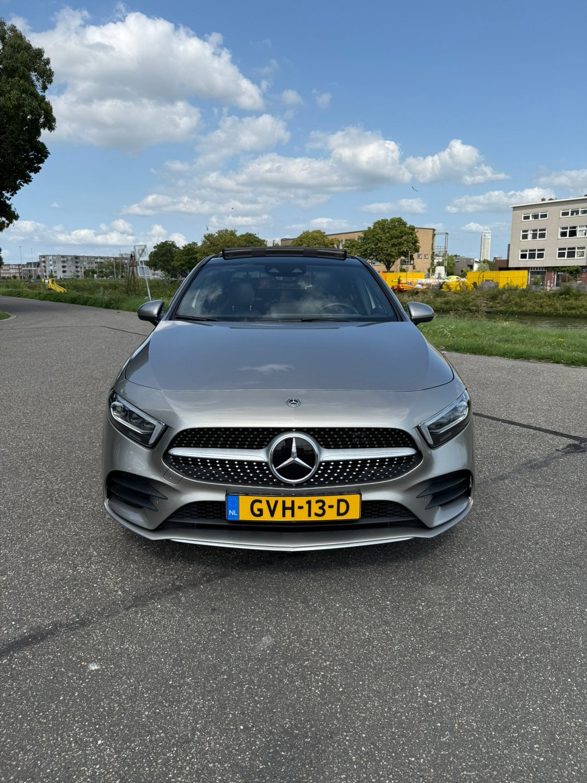 Mercedes-Benz A-Klasse A 250 e 218pk 8G-DCT 2020 Grijs, Auto's, Zwart, 160 pk, Sedan, 1332 cc