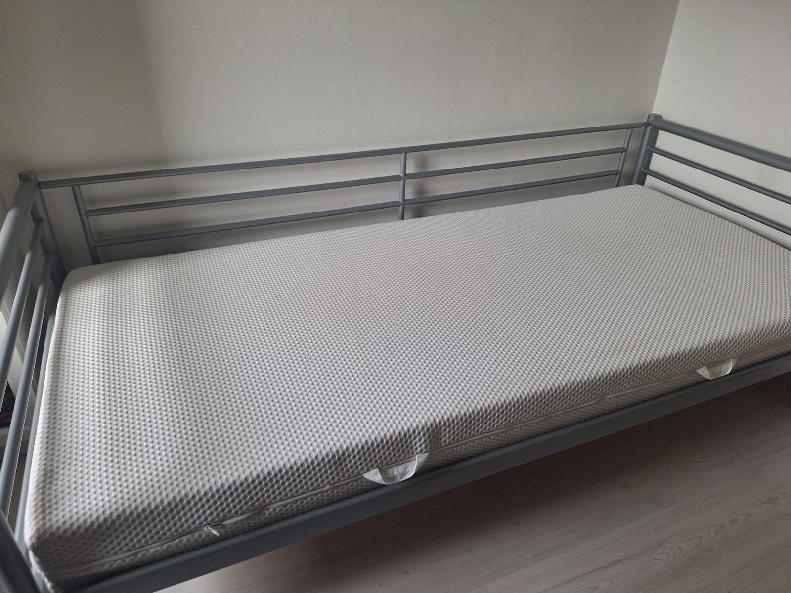 IKEA bedbank met matras - Zo goed als nieuw, Ophalen, Eenpersoons, Zo goed als nieuw, 80 cm