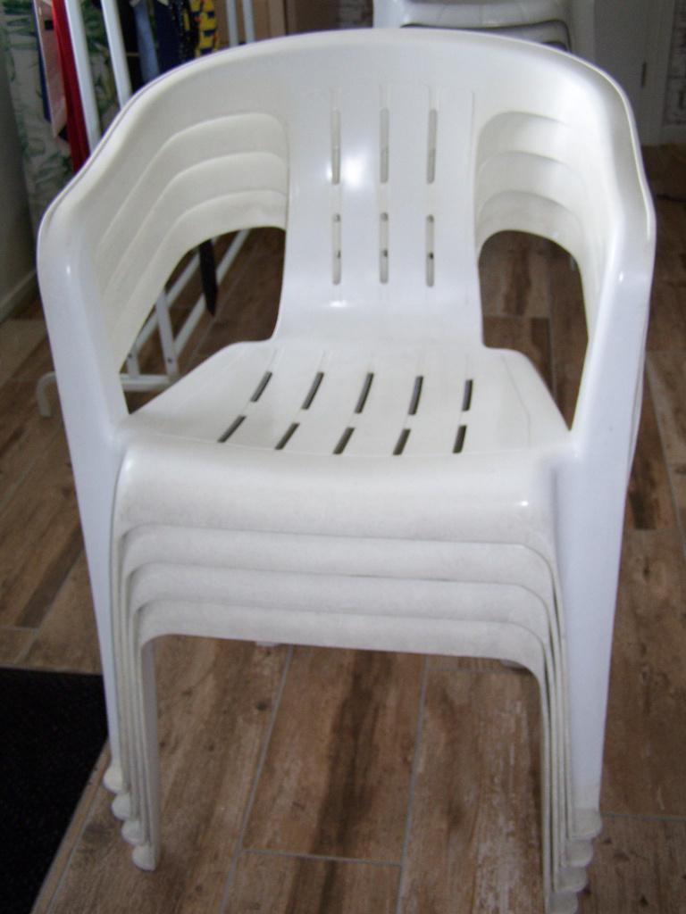 te koop: stoelen stapelbaar 4 stuks, Huis en Inrichting, Ophalen, Vijf, Zes of meer stoelen