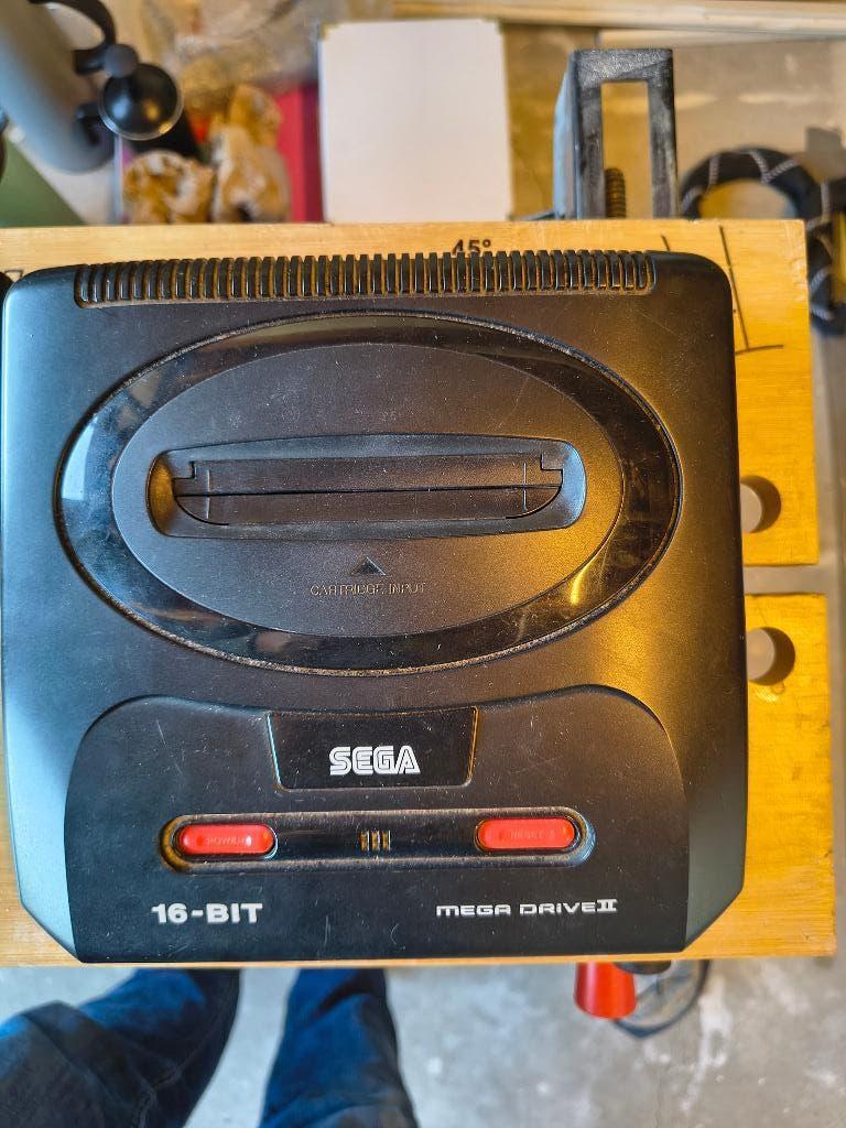 SEGA MEGADRIVE II, 9 spellen, 4 controllers, Spelcomputers en Games, Spelcomputers | Sega, Mega Drive, Ophalen of Verzenden, Met 3 controllers of meer