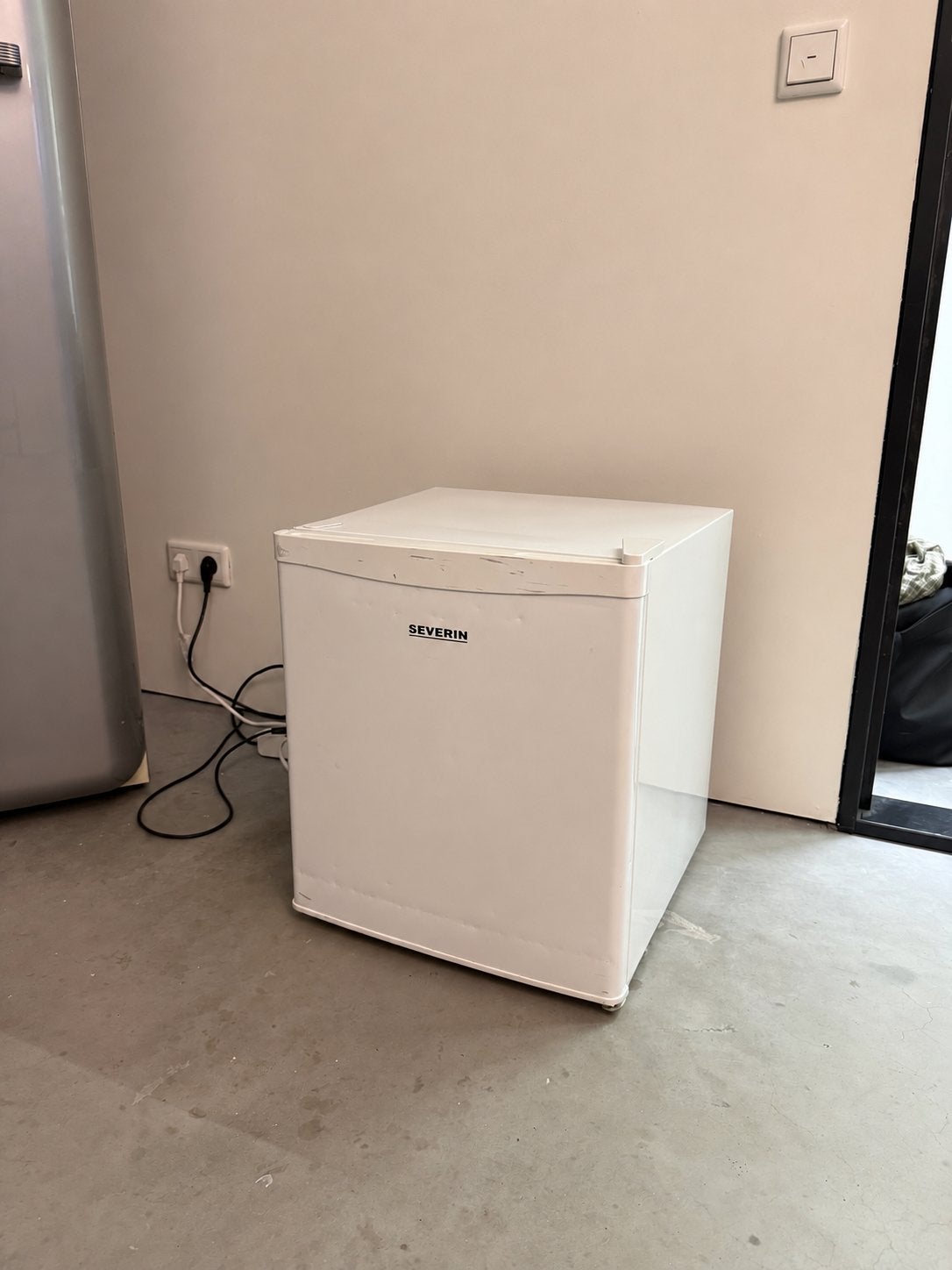 Severin mini koelkast - Ideaal voor kleine ruimtes, Gebruikt, Ophalen of Verzenden, Minder dan 75 liter, Met vriesvak