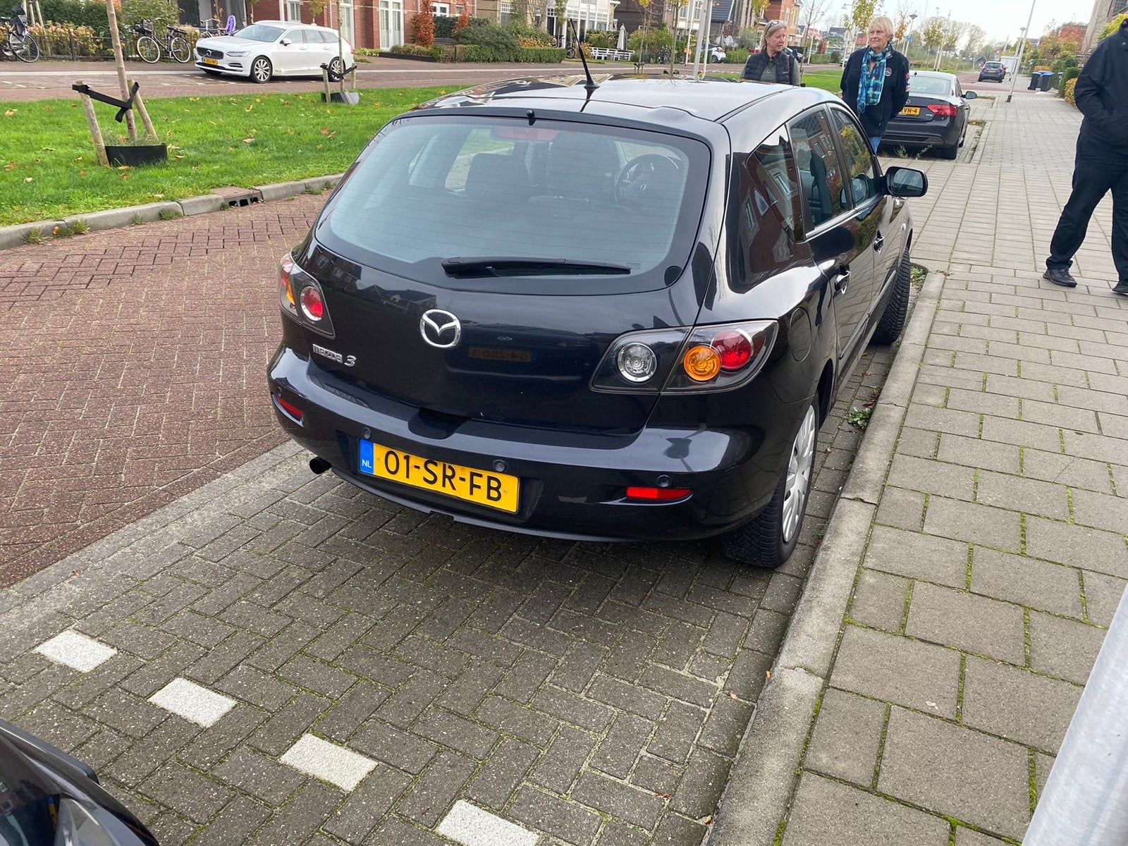 Mazda 3 Automaat 1.6 | APK 2027 | Nieuwe banden | Perfect, Stof, Zwart, 4 cilinders, Zwart