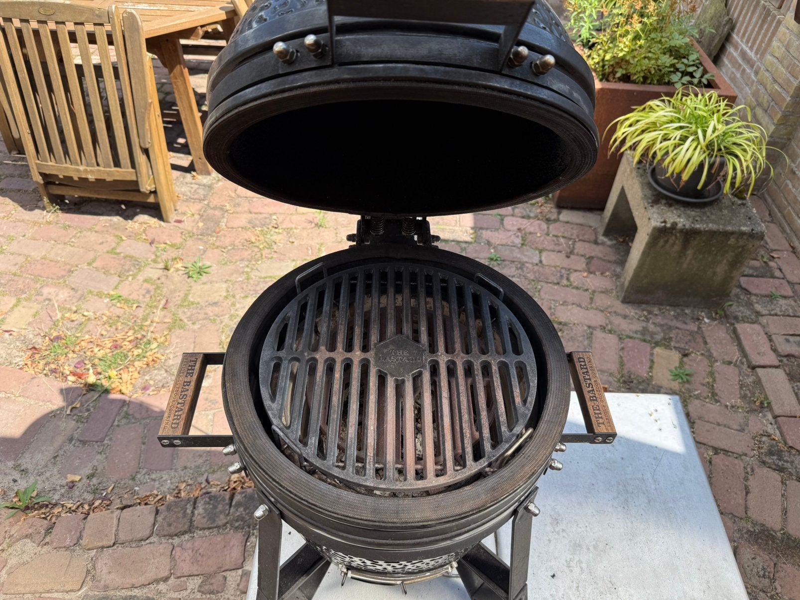 Barbeque Basterd Medium gebruikt. Met accessoires, Ophalen, Gebruikt, Met accessoires