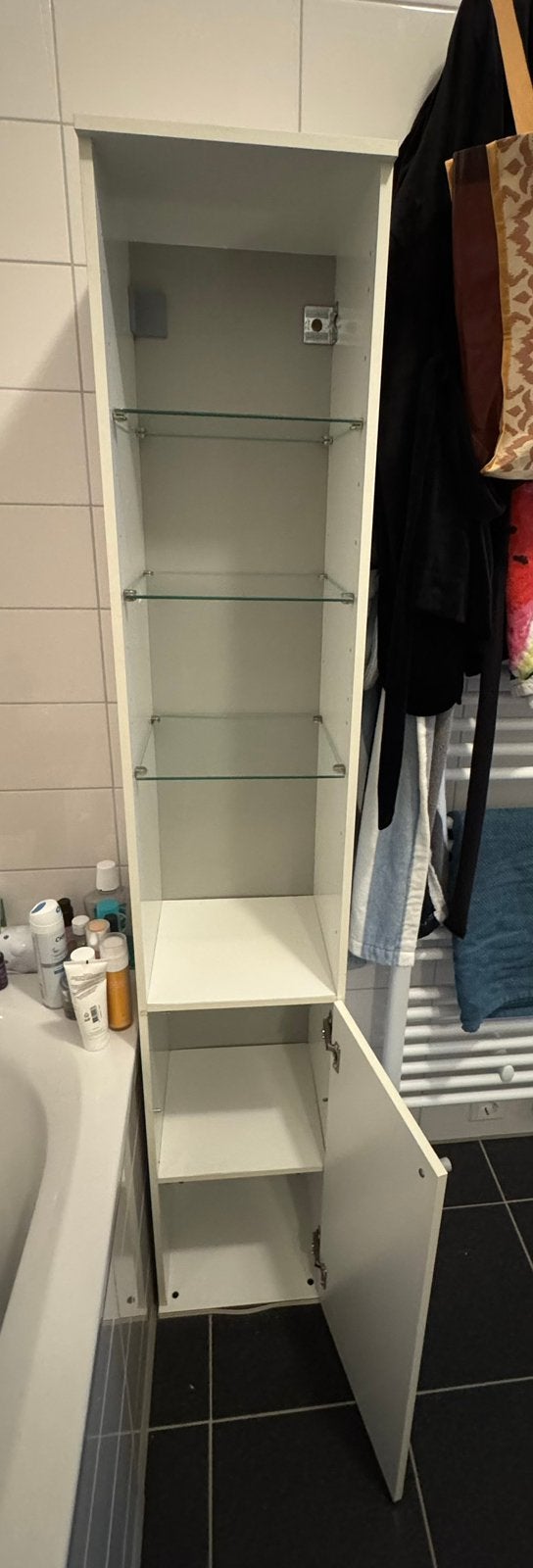 Hoge badkamerkast met veel opbergruimte, Huis en Inrichting, Badkamer | Badkamermeubels, Ophalen, (Half)hoge kast, Minder dan 50 cm