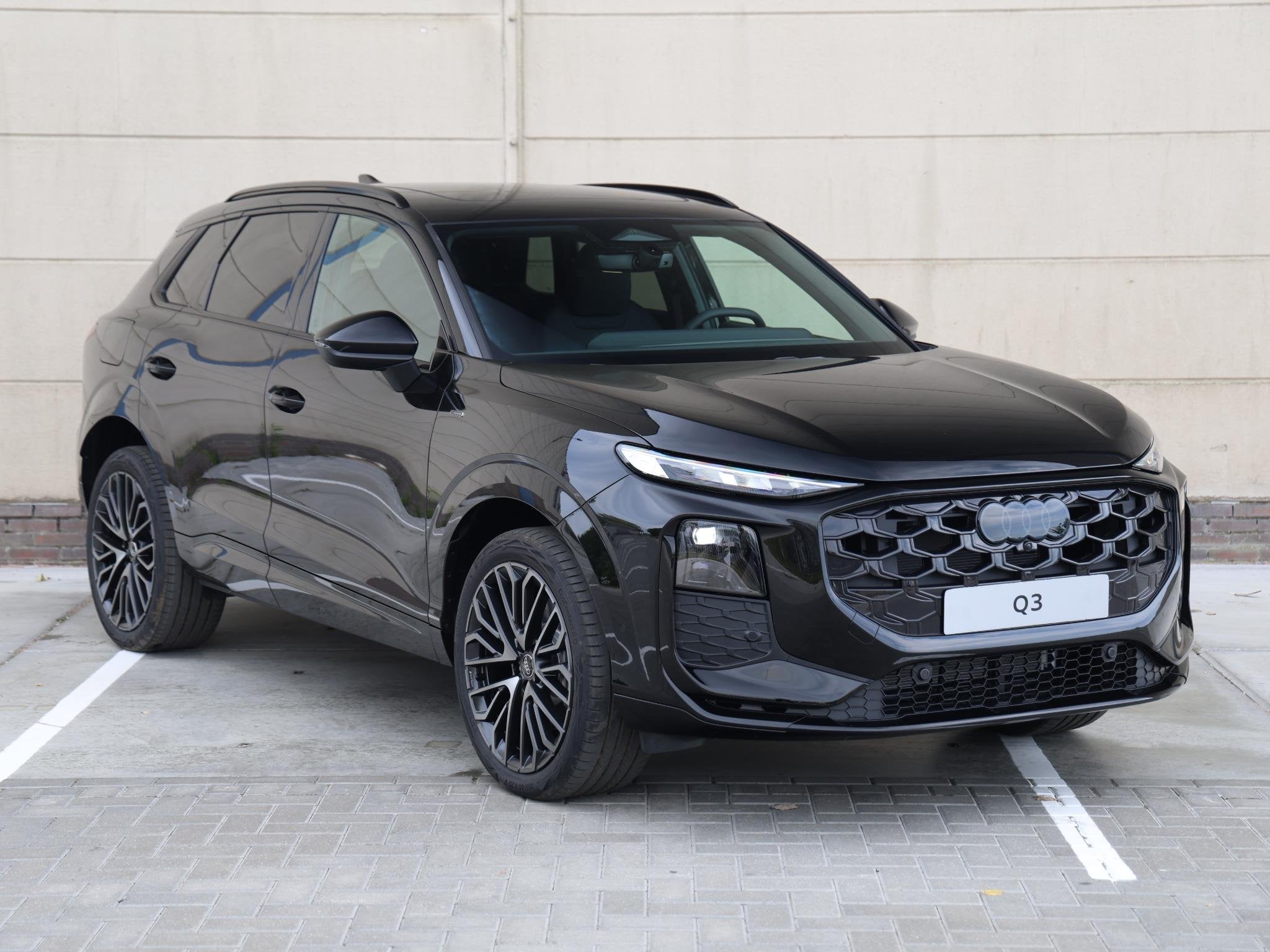 Audi Q3 S edition e-hybrid 272 PK SUV | Panoramadak | Trekha, Auto's, Audi, 1800 kg, 1498 cc, 4 cilinders, 150 min