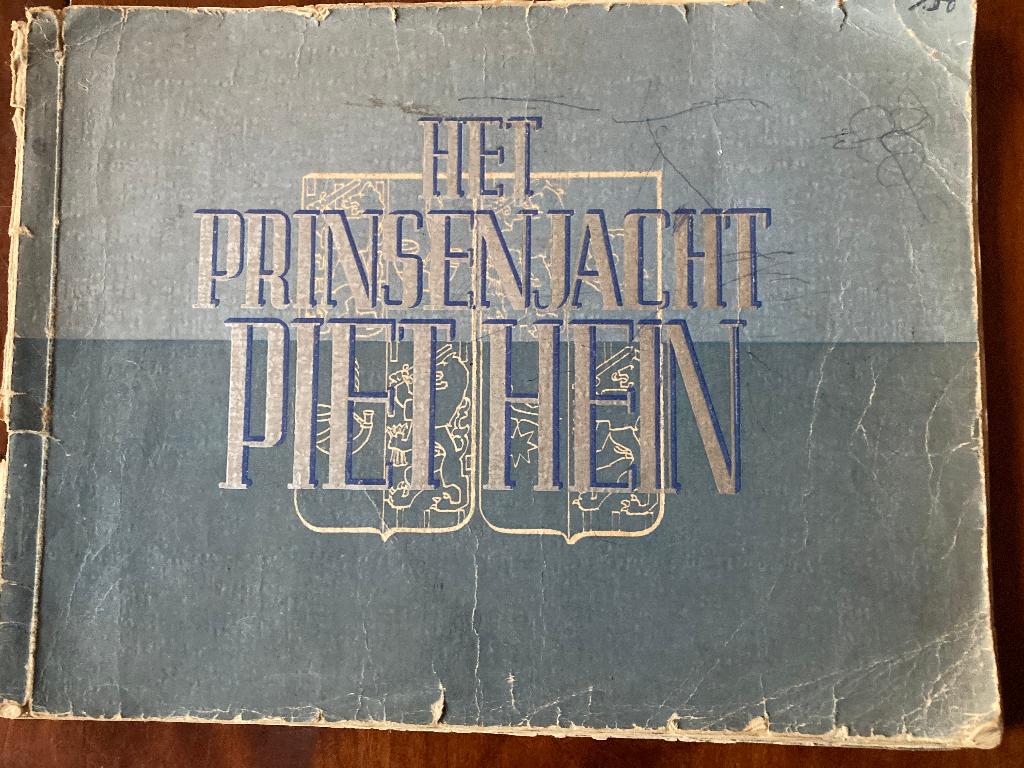 Boek van het Prinsenjacht Piet Hein, Ophalen of Verzenden, Gelezen, Onbekend