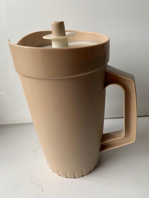 Tupperware schenkkan, camel-creme 1,2 liter, Ophalen of Verzenden, Zo goed als nieuw, Overige typen