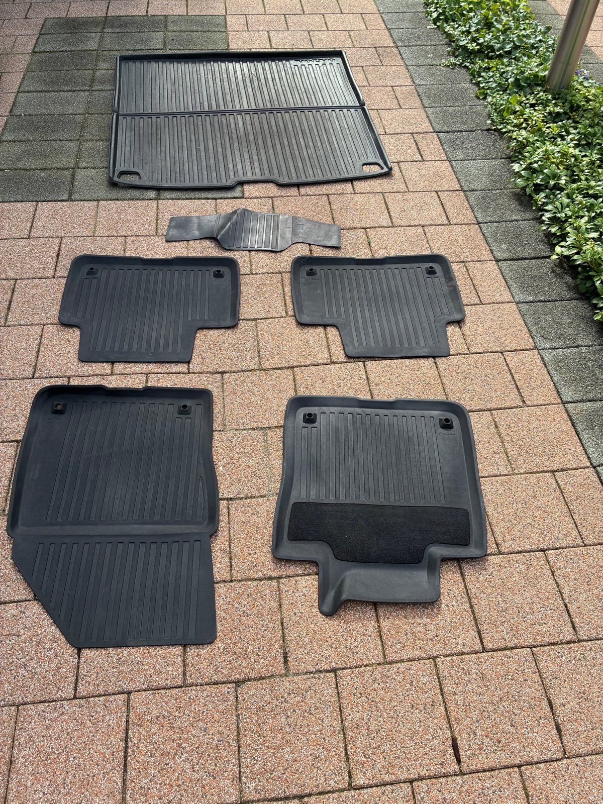 Volvo rubberen matten set (voor, achter en kofferbak), Ophalen, Nieuw