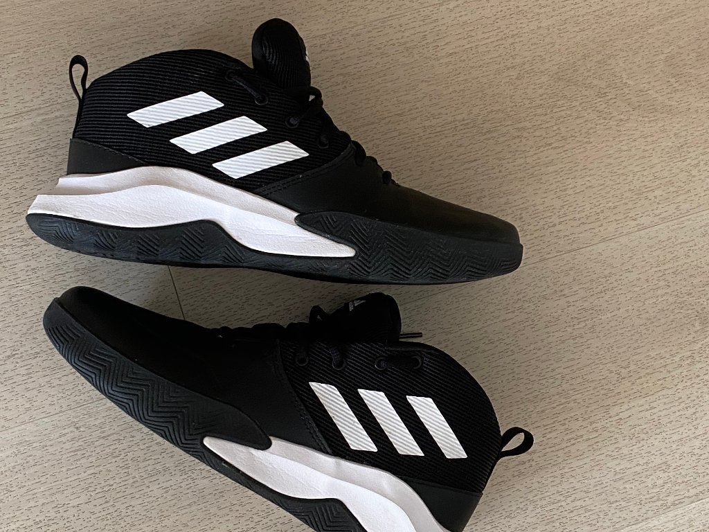 Zo goed als nieuwe sportschoenen van merk Adidas:, Kleding | Heren, Schoenen, Ophalen of Verzenden, Zo goed als nieuw, Adidas