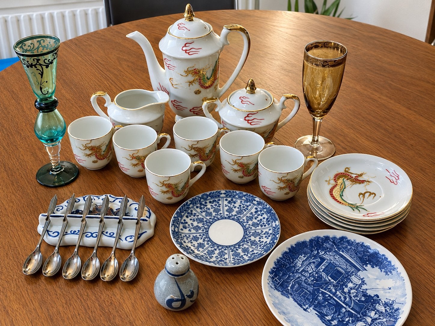 Diverse verzameling delfs blauw servies en glaswerk, Ophalen
