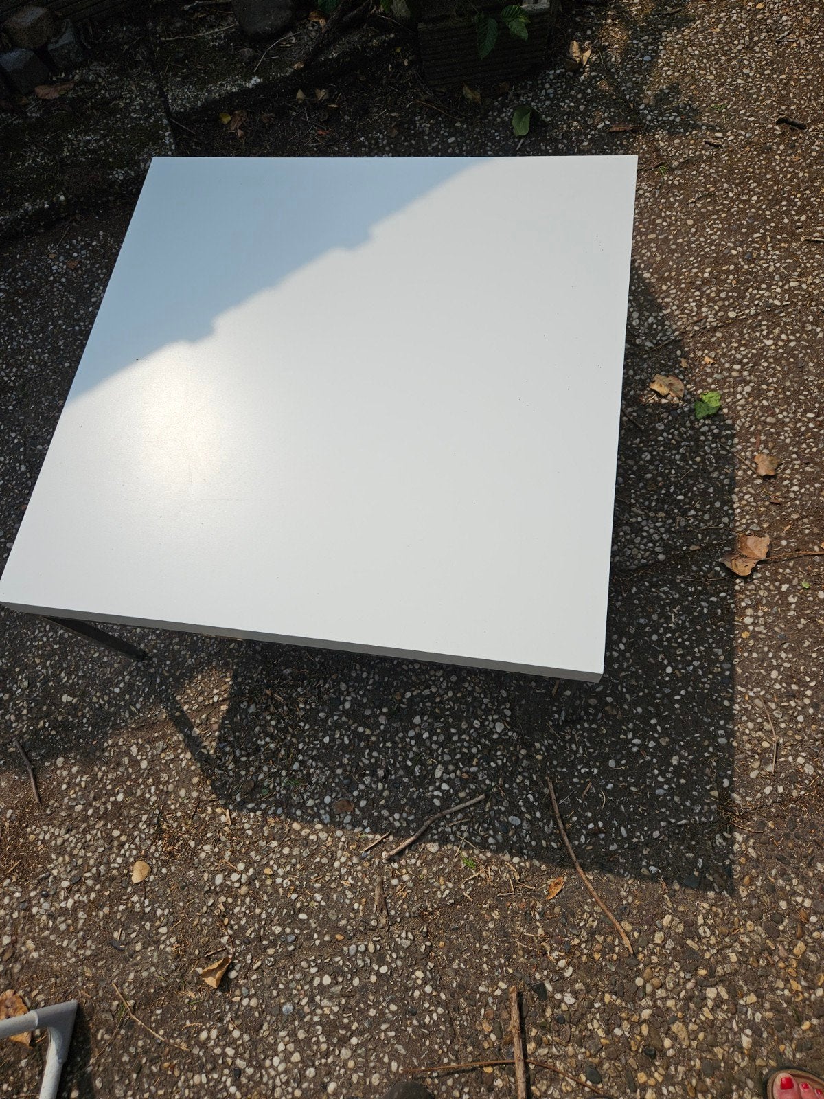 Witte salontafel 2 stuks met metalen poten, Gebruikt, Overige materialen, Vierkant, Minder dan 50 cm