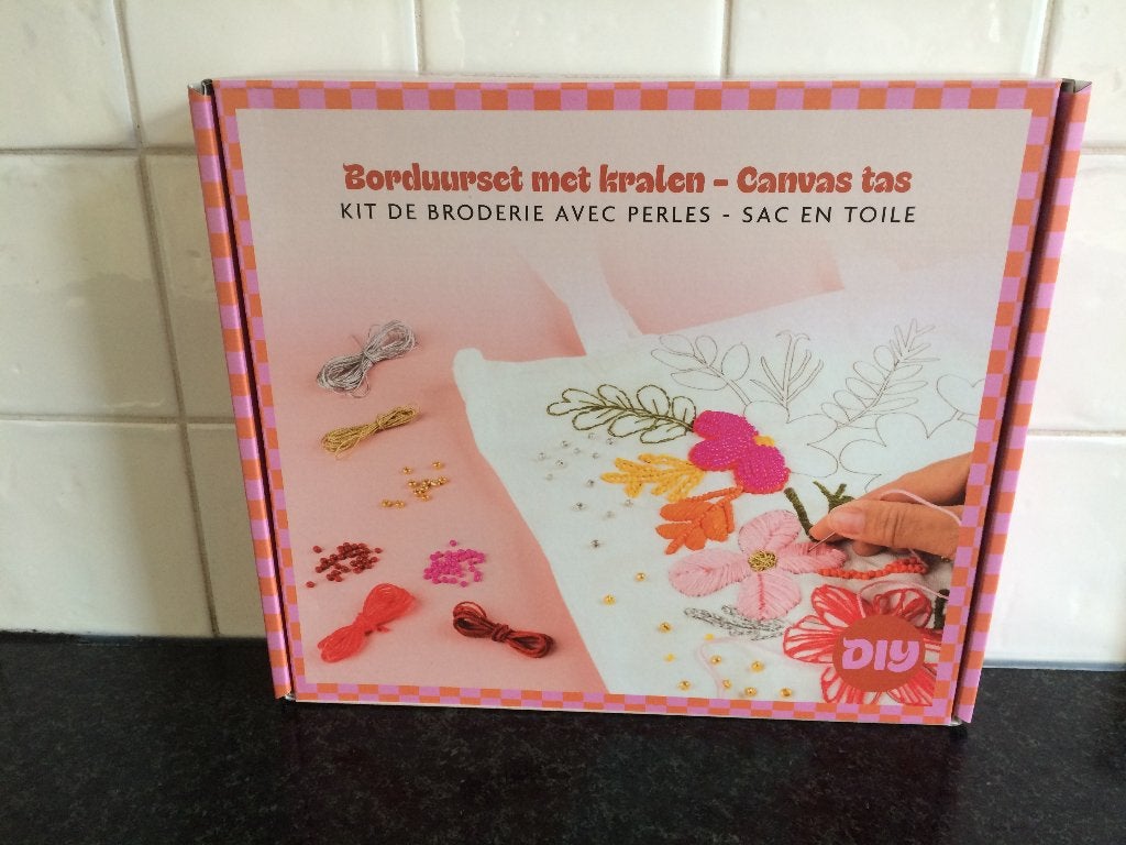 Canvas tas borduren - Nieuw - compleet met toebehoren!, Ophalen of Verzenden, Nieuw, Handborduren, Borduurpakket