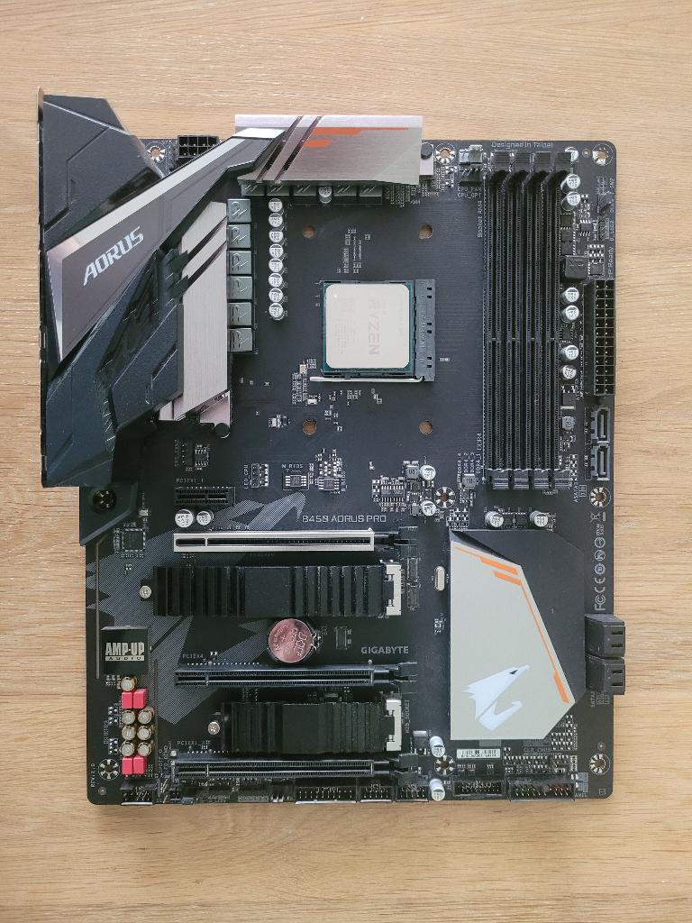 Gigabyte Aorus B450 + Ryzen 5 3600, Computers en Software, Moederborden, Gebruikt, DDR4, Ophalen of Verzenden, Socket AM4