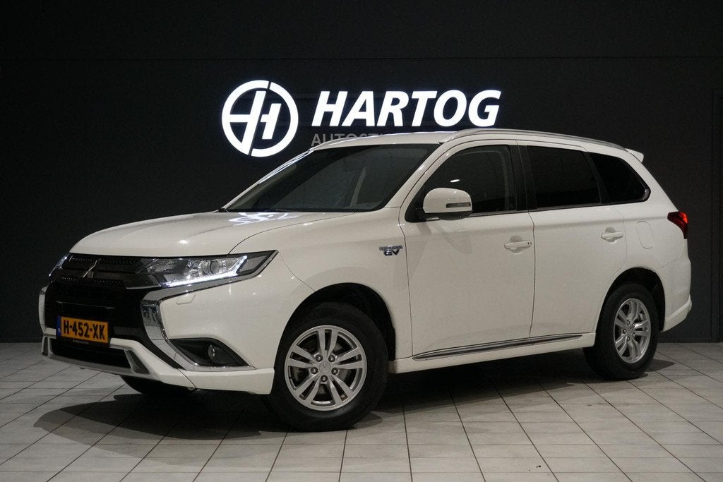 Mitsubishi Outlander 2.4 PHEV Pure + TREKHAAK / CARPLAY / CA, Auto's, Mitsubishi, Automaat, Euro 6, 4 cilinders, 1865 kg