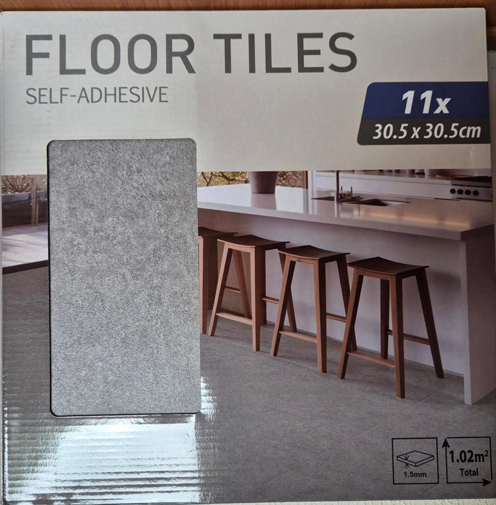 2 pakken zelfklevende vloertegels - 1.02m² per pak, Overige materialen, Nieuw, Ophalen of Verzenden, 20 tot 40 cm