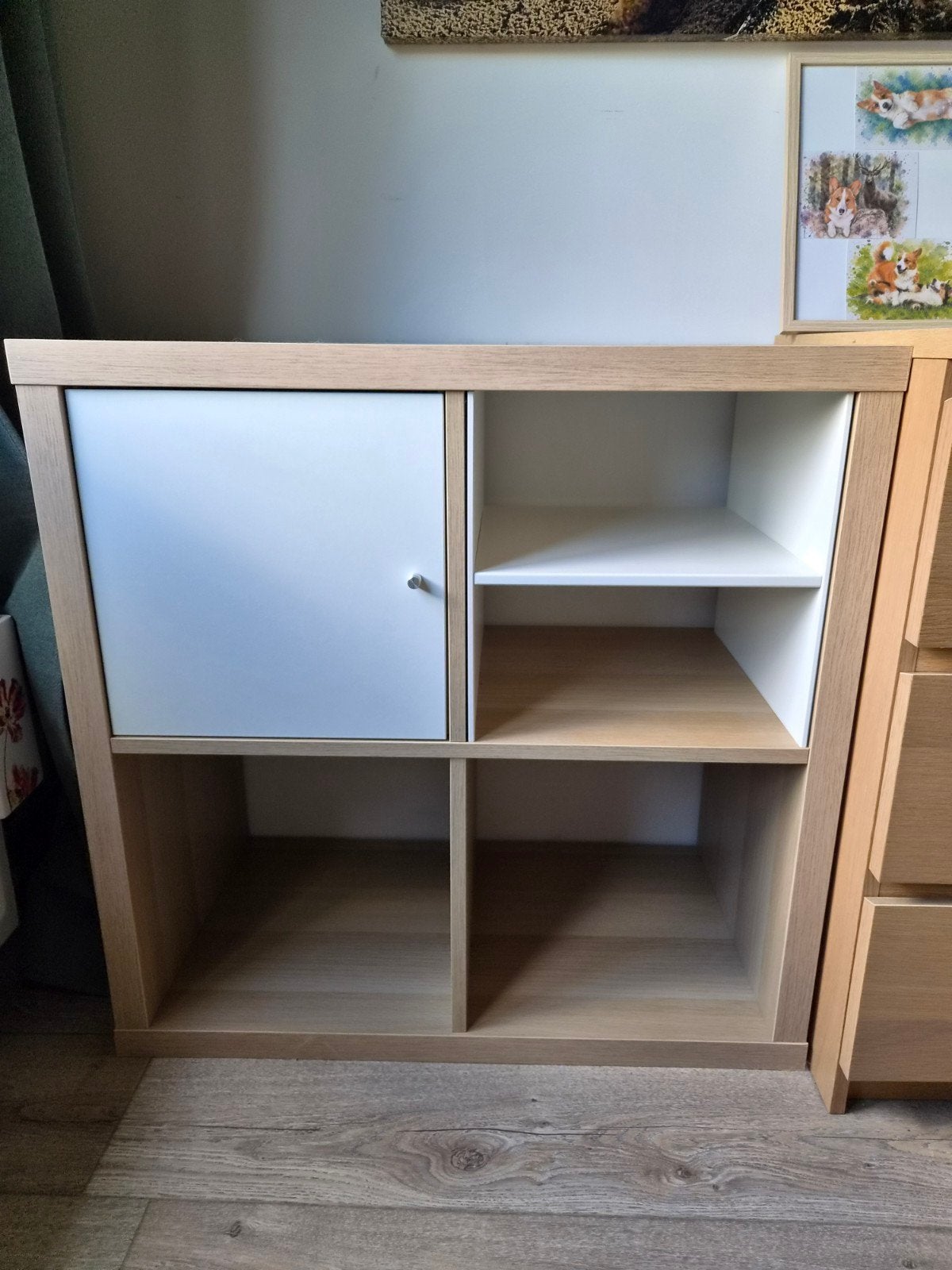 Kallax kast 4 vakken, met deurtje en plankje, Ophalen, Gebruikt