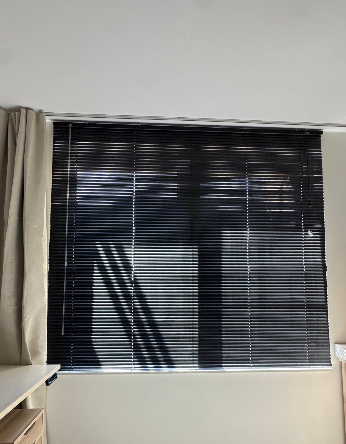 Zwarte aluminum lamellen, Ophalen, Zo goed als nieuw