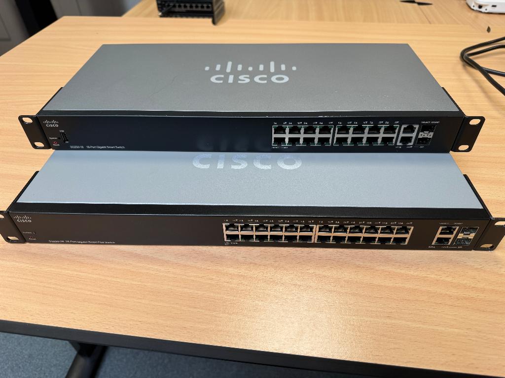 Cisco SG200 switches (SG200-26 + SG200-18), Ophalen of Verzenden