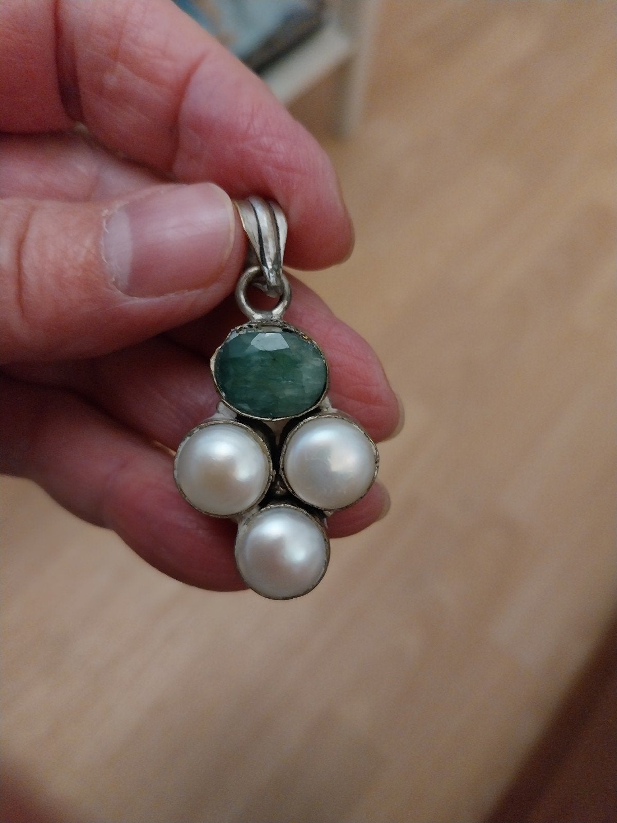 verzilverde hanger met smaragd en parels., Met edelsteen, Gebruikt, Overige voorstellingen, Ophalen of Verzenden