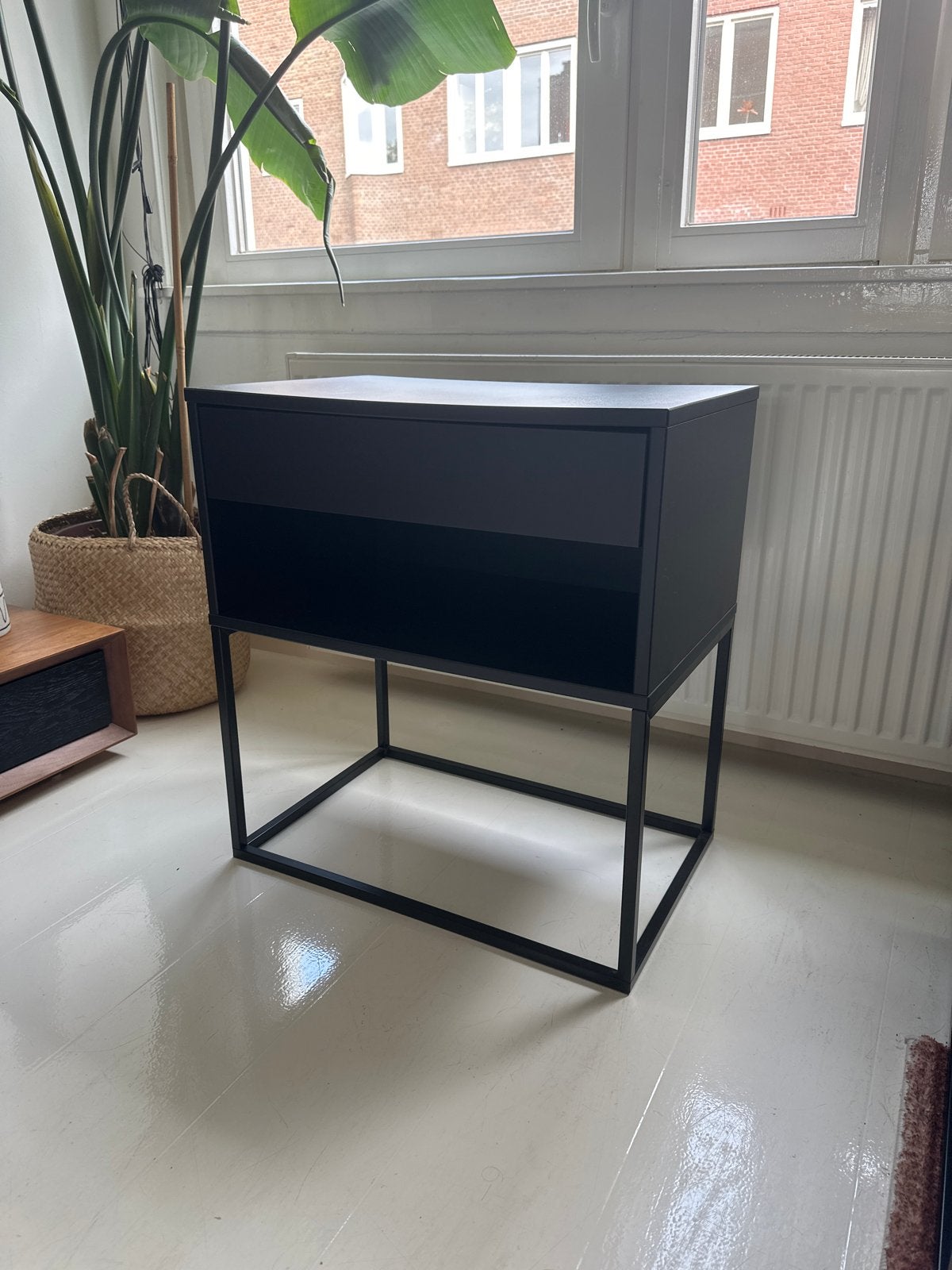 IKEA Vikhammer nachtkastje/bijzettafel - Zwart, Ophalen, Gebruikt, 55 tot 75 cm, 60 cm of meer