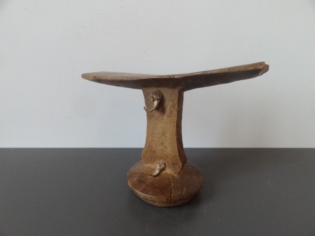 neksteun met draagriempje, H 17 cm B 23 cm, Antiek en Kunst, Kunst | Niet-Westerse kunst, Verzenden