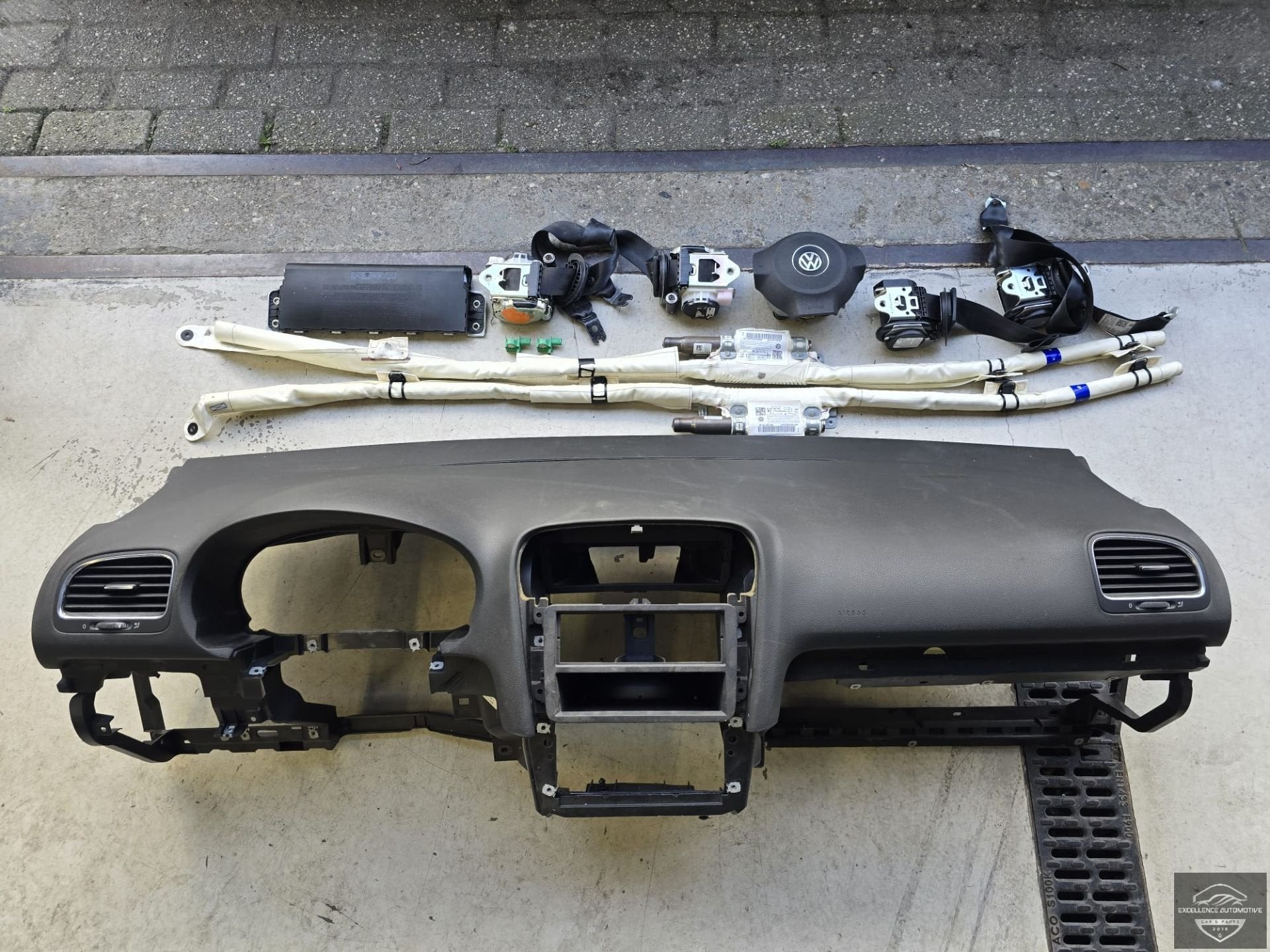VW Golf 6 2009-2013 Airbagset Airbag Set Dak Hemel Airbag Co, Gebruikt, Volkswagen, Volkswagen AG, Berliner Ring 2
38440  Wolfsburg, DE