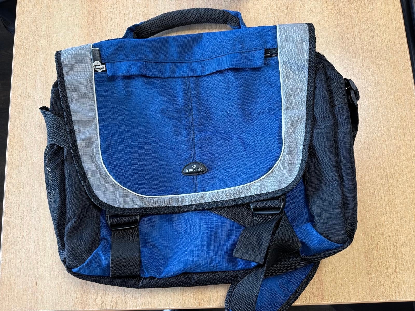 Samsonite laptop schoudertas - Nieuw, Sieraden, Tassen en Uiterlijk, Tassen | Schoudertassen, Ophalen of Verzenden, Nieuw, Blauw