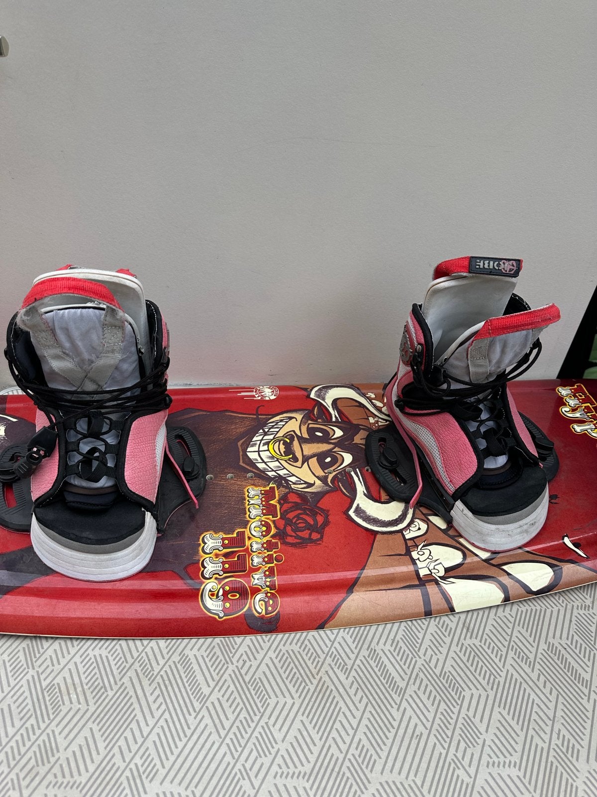 Wakeboard Hyperlite Motive 119 met Jobe bindingen maat 35-40, Ophalen of Verzenden, Gebruikt, Board en Schoenen