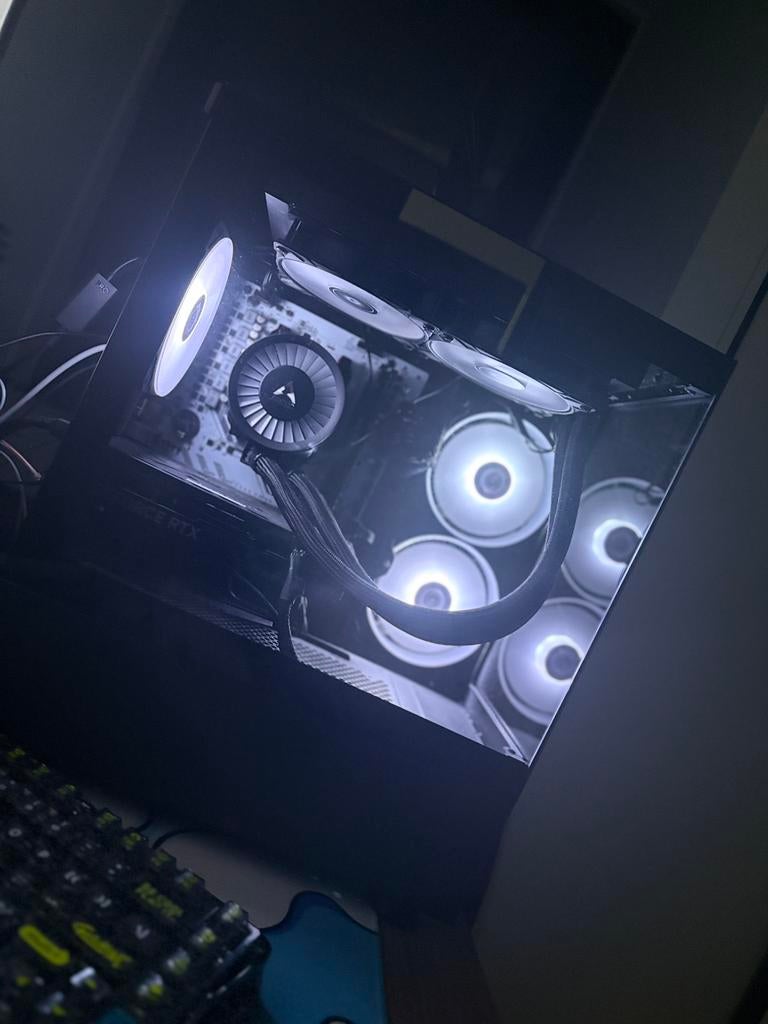 Krachtige pc + gravestar toetsenbord!!, Ophalen, Zo goed als nieuw