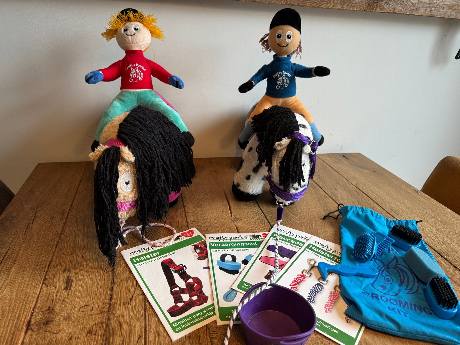 Crafty Ponies set met 2 pony's, poppen en accessoires, Ophalen of Verzenden, Jongen of Meisje