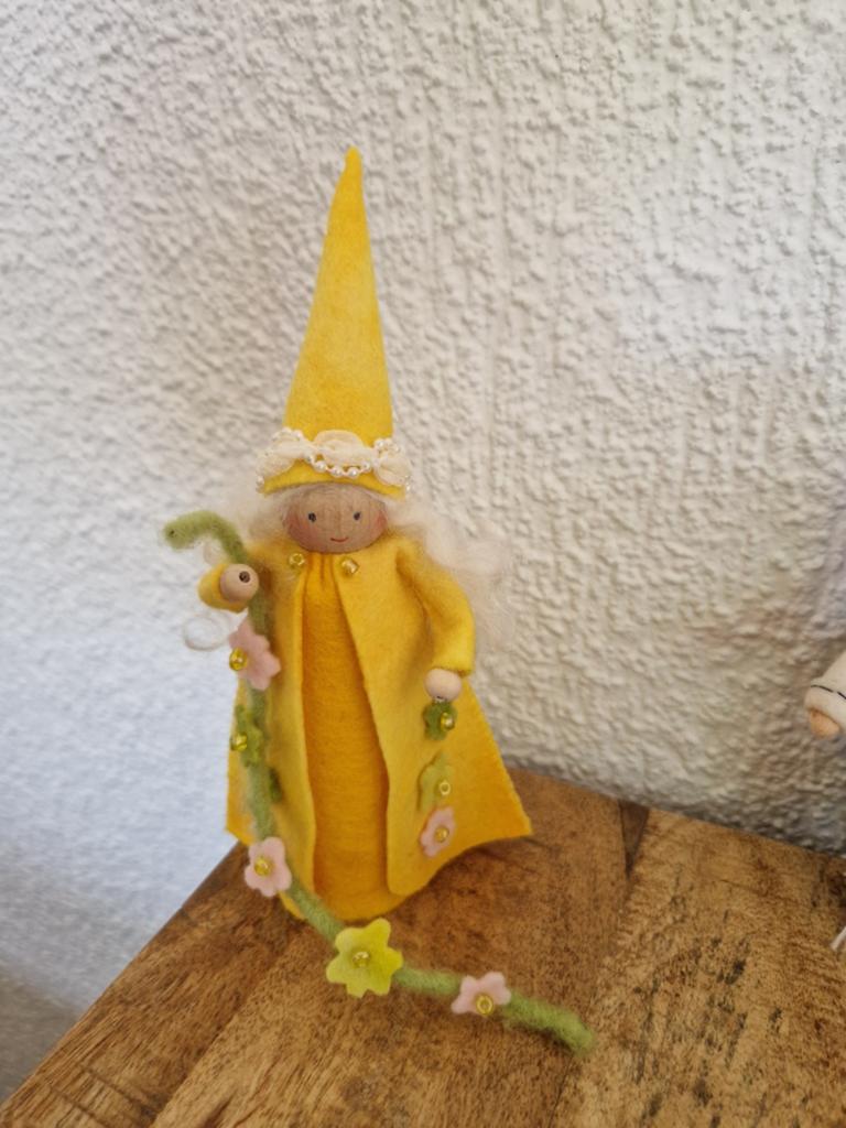 Voor de seizoenstafel,  bloemenfee, wolvilt, Ophalen of Verzenden, Nieuw, Figuurtje(s), Wolvilt