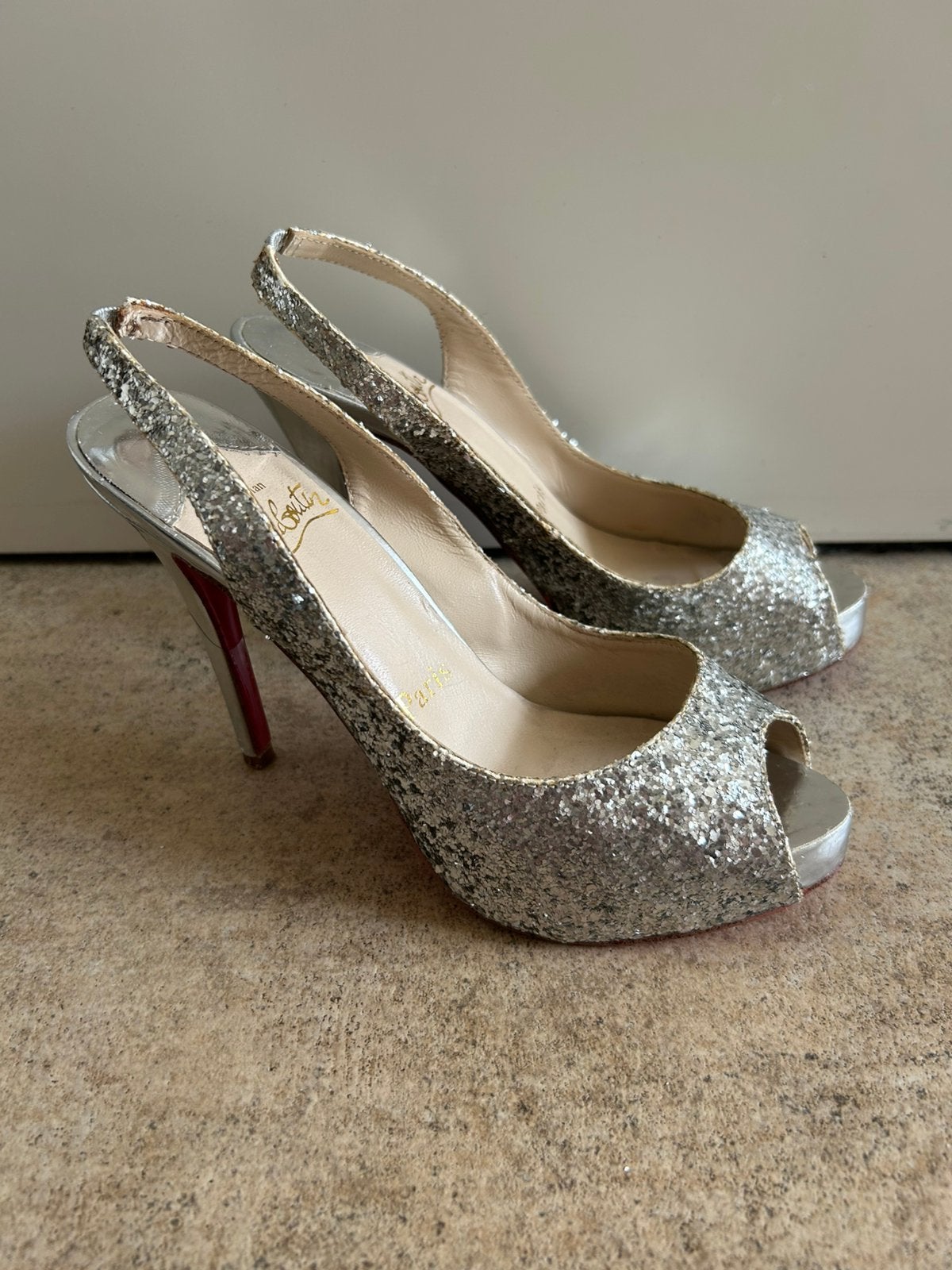 Christian Louboutin Glitter Peeptoe Slingbacks maat 38, Pumps, Overige kleuren, Ophalen of Verzenden, Gedragen