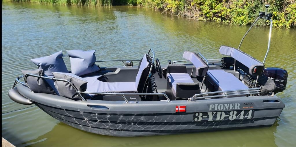 Pioner 12 maxi Dark Line speedboot Tohatsu 20PK Incl Trailer, Ophalen, Zo goed als nieuw