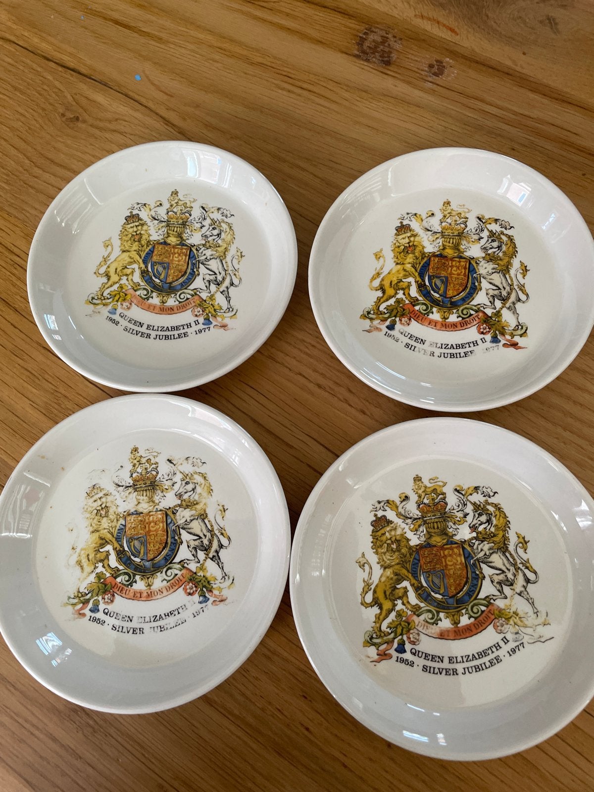 Set van 4 Queen Elizabeth II Zilveren Jubileum schotels, Ophalen of Verzenden