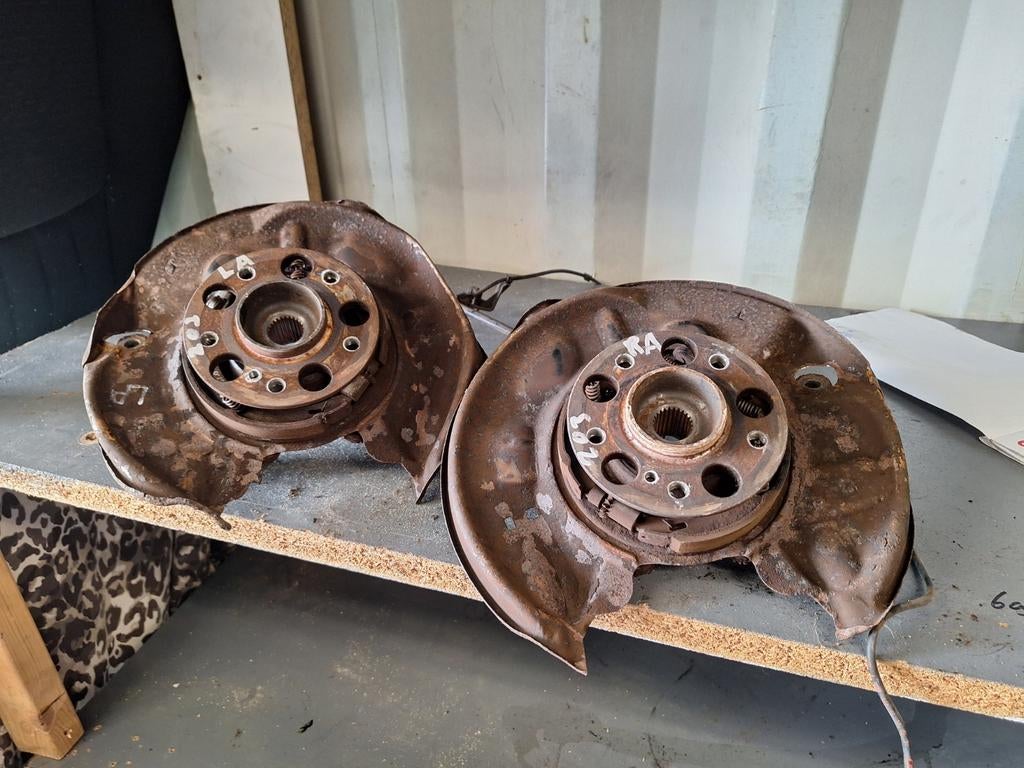 Fusee wielnaaf links en rechtsachter Mercedes W203 C-klasse, Ophalen, Mercedes-Benz, W203, W203