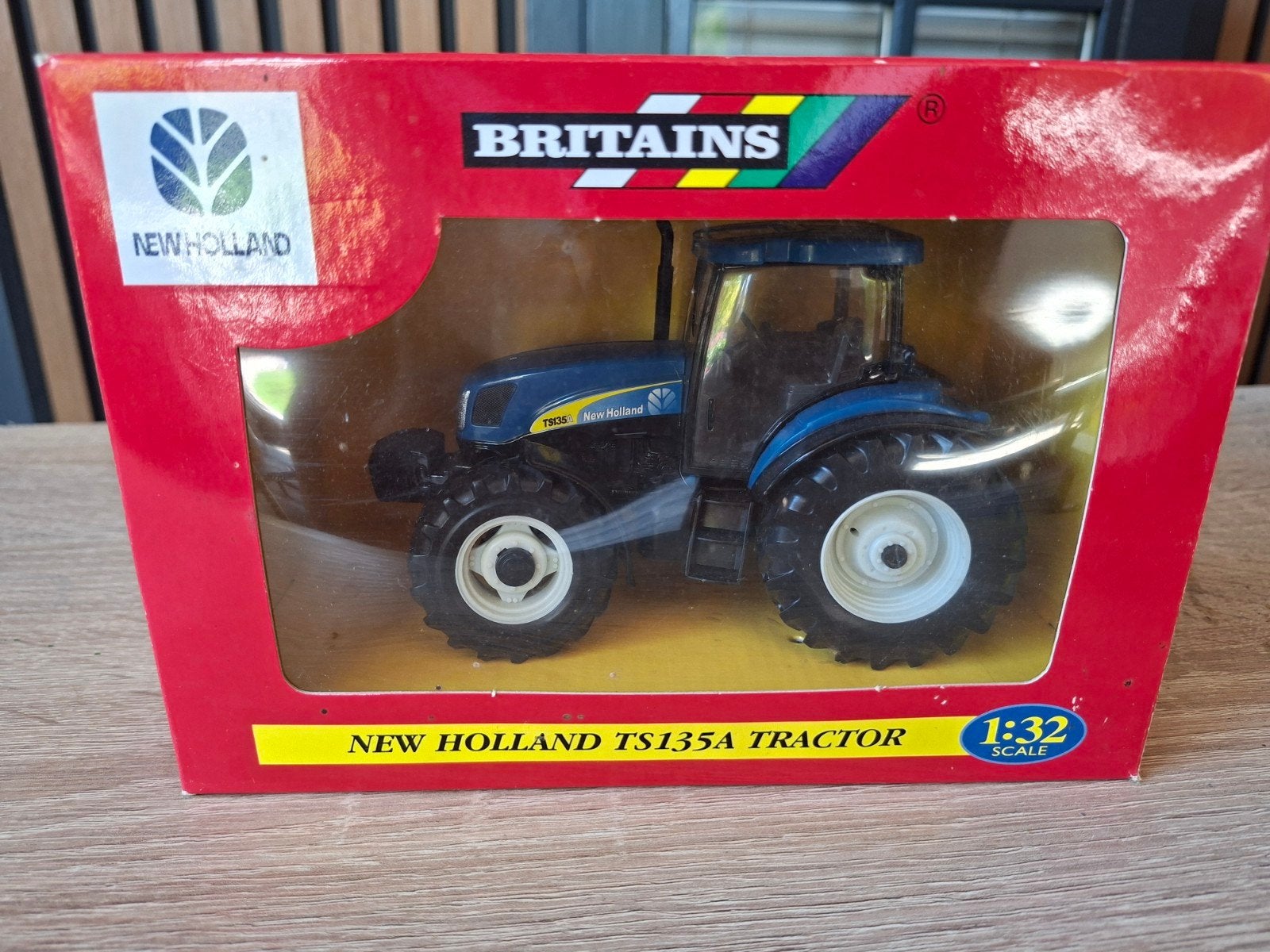 Britains New Holland TS135A Tractor 1:32 Schaal, Hobby en Vrije tijd, Modelauto's | 1:32, Ophalen of Verzenden, Nieuw