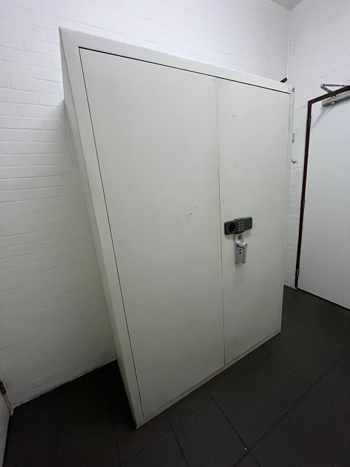 Zeer grote Sleutelkluis / Kluis / Kluizen met code slot, Ophalen, Gebruikt, Postweg 1, Kluis@kluis.com