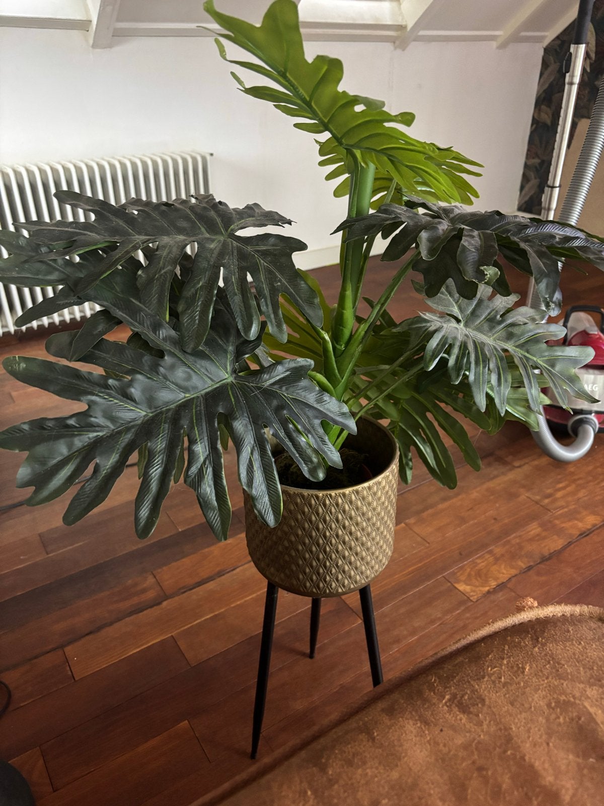 Gratis af te halen: Kunstplant met pot, Huis en Inrichting, Ophalen, Binnen, Kunstplant, Met pot of vaas