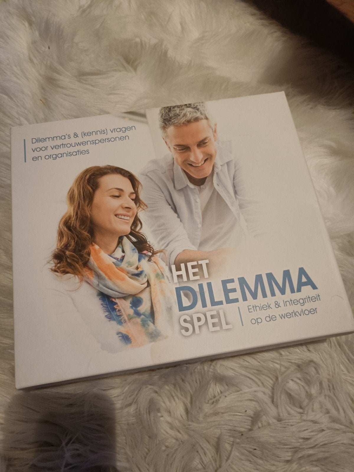 Het Dilemma Spel: Ethiek & Integriteit op de Werkvloer, Vijf spelers of meer, Ophalen of Verzenden, Zo goed als nieuw, LIVP.nl