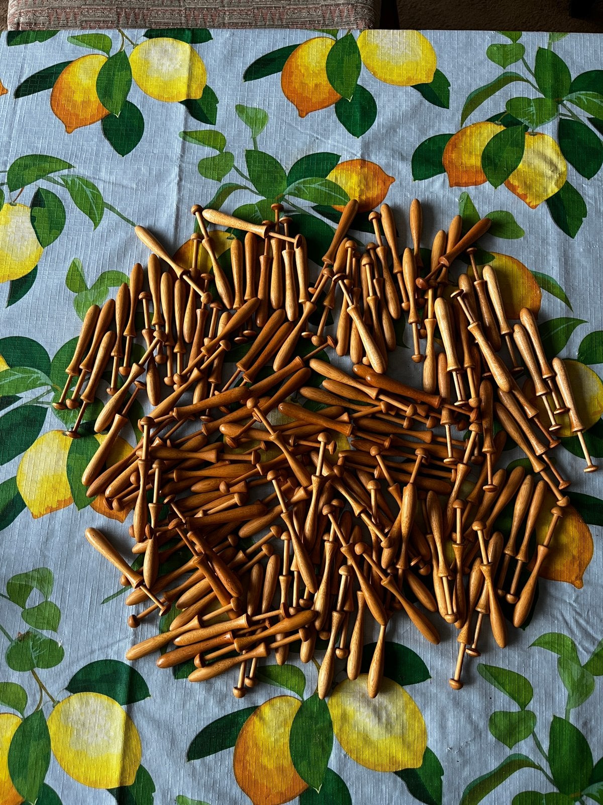 Kantklossen set | 147 stuks | tafel | goede staat, Hobby en Vrije tijd, Kantklossen, Ophalen, Zo goed als nieuw