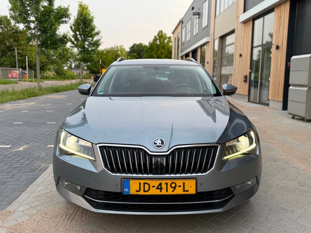 Skoda Superb Combi 1.6 TDI Style (bj 2016) XENON|KEYLESS|CAM, Stof, Gebruikt, 4 cilinders, Origineel Nederlands