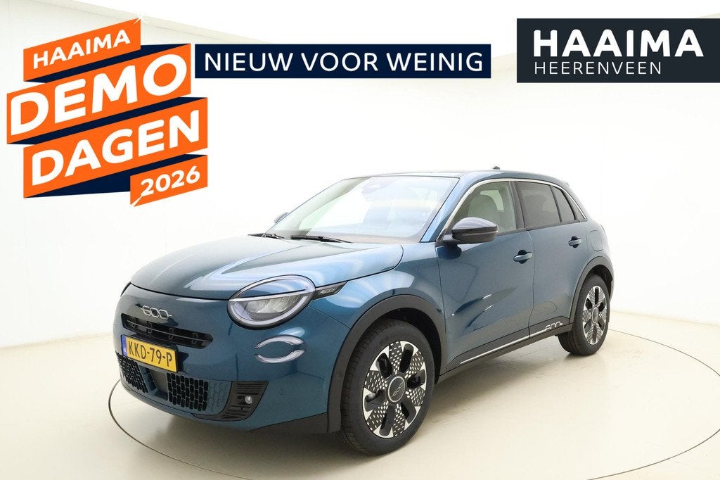 Fiat 600e La Prima 54 kWh | DEMO | Navigatie | Achteruitrijc, Auto's, Fiat, Stof, Gebruikt, 156 pk, Blauw
