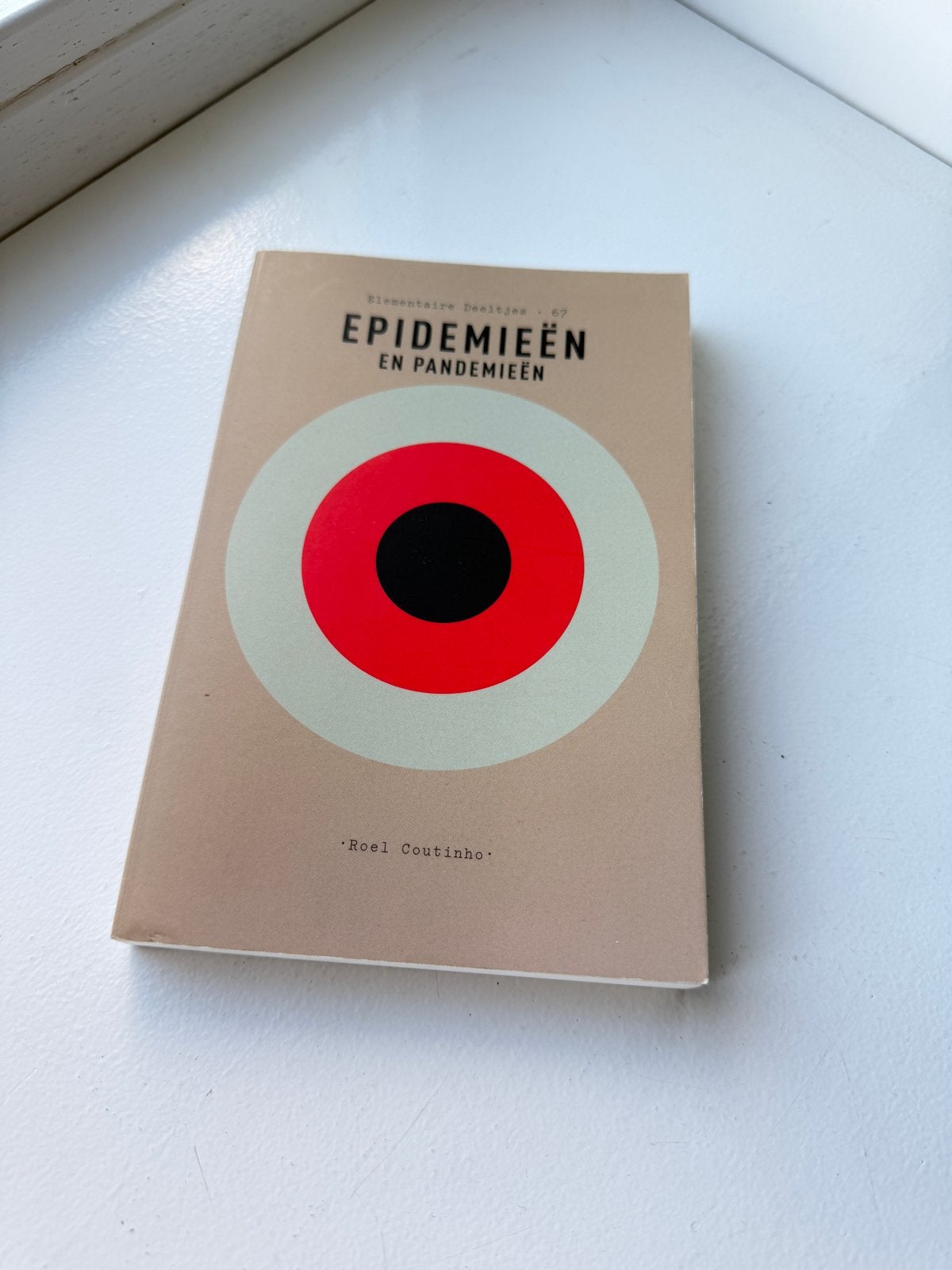 Epidemieën en Pandemieën - Roel Coutinho, Ophalen of Verzenden, Zo goed als nieuw, Natuurwetenschap