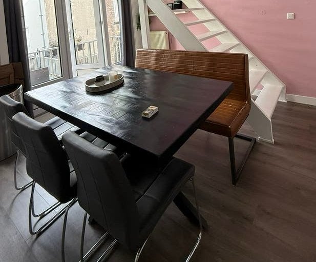 Eettafel stoelen en -bankje, Amsterdam