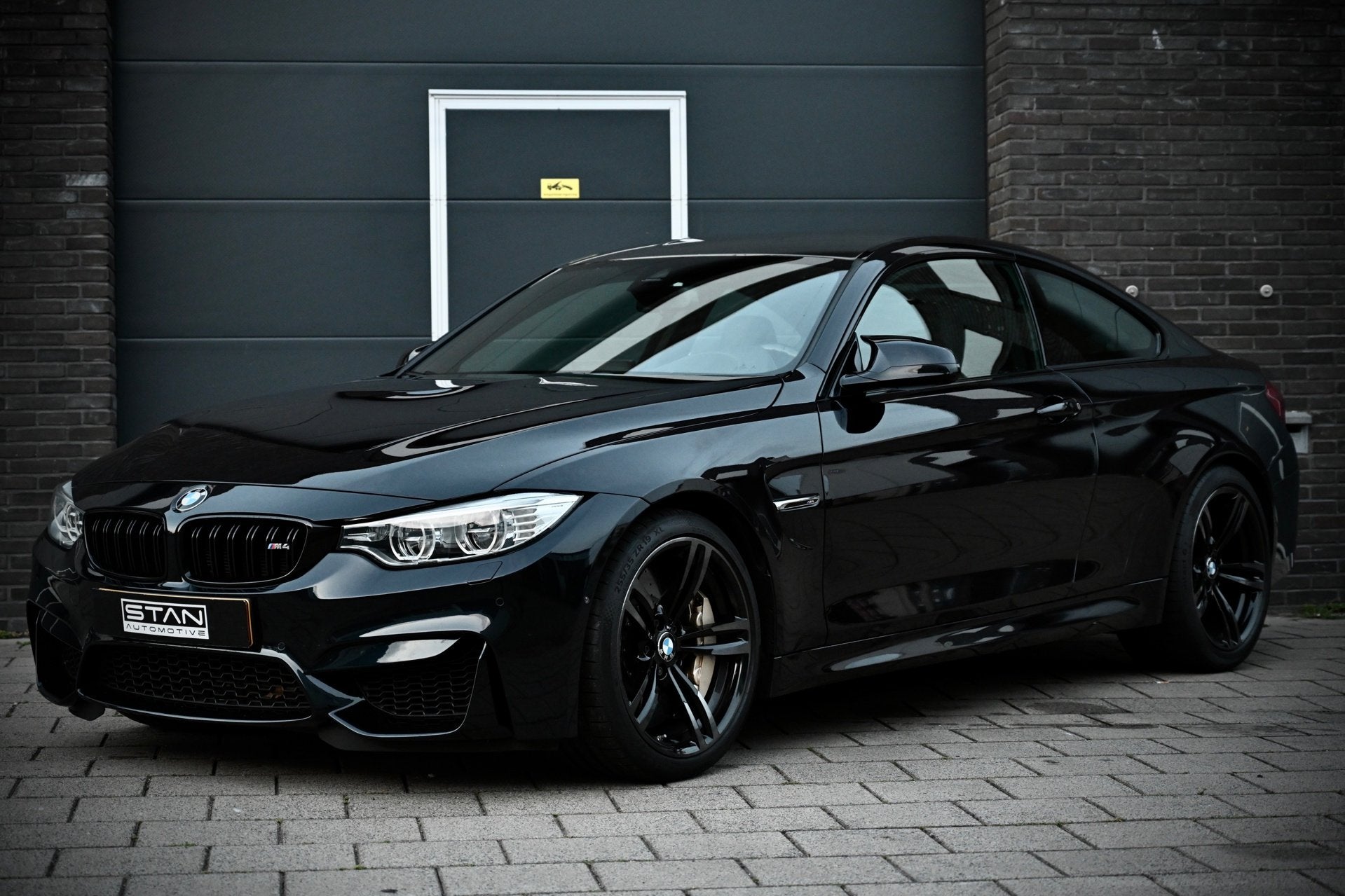 BMW 4-serie Coupé BMW M4 | Dealer onderhouden | 100% origin, Auto's, BMW, 4-Serie, 4 stoelen, Zwart, Bedrijf