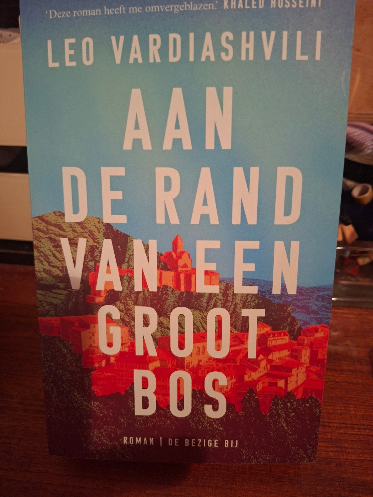 Leo Vardiashvili - Aan de rand van een groot bos, Verzenden, Zo goed als nieuw, Leo Vardiashvili