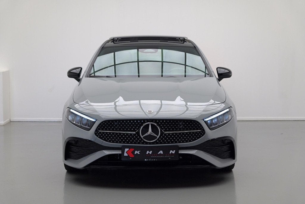 Mercedes-Benz A-klasse A200 AMG Line |Pano|AlpineGrau|Ambien, Gebruikt, 4 cilinders, Bedrijf, Zilver of Grijs