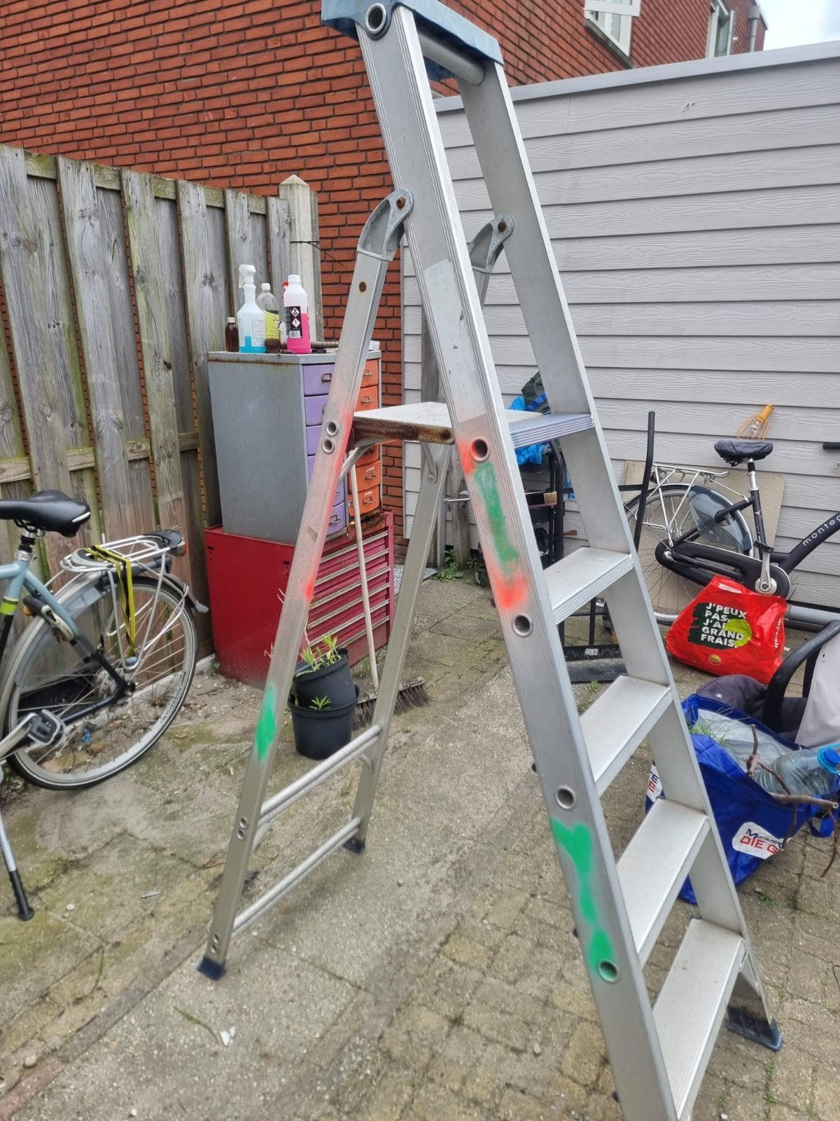 Stevige aluminium trap - Gebruikt, maar functioneel, Doe-het-zelf en Verbouw, Ladders en Trappen, Ophalen