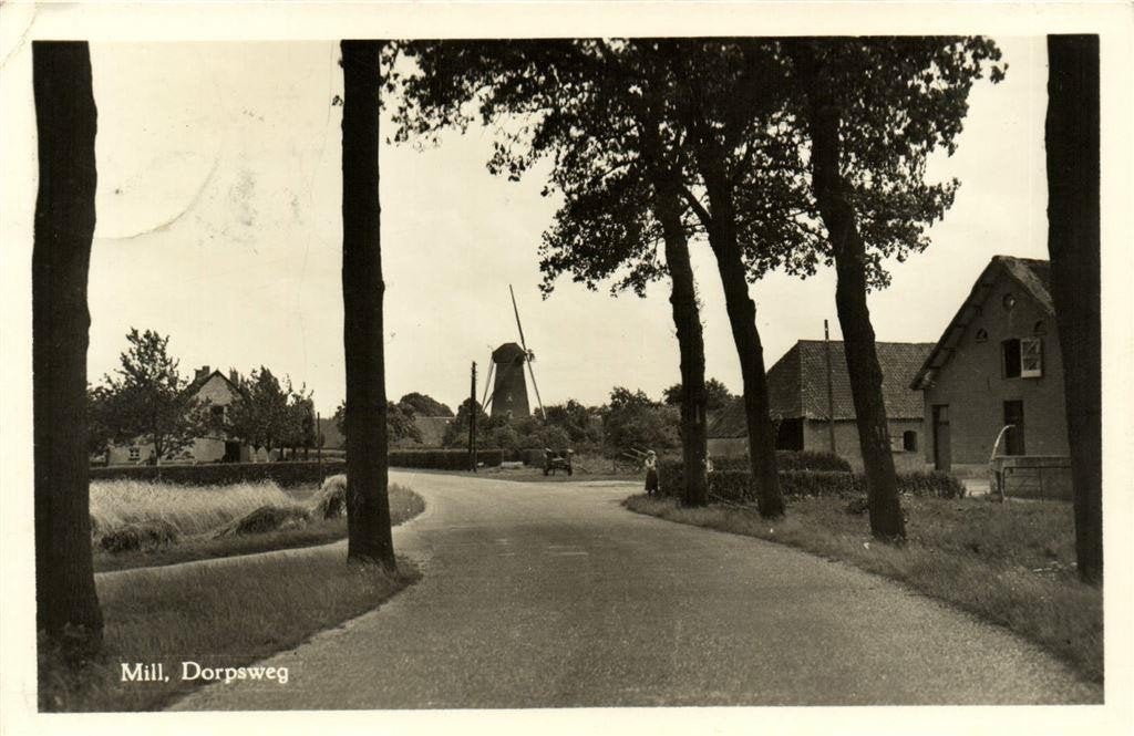 Mill, Dorpsweg - molen kar volk - 195? gelopen, Ophalen of Verzenden, 1940 tot 1960, Gelopen, Noord-Brabant