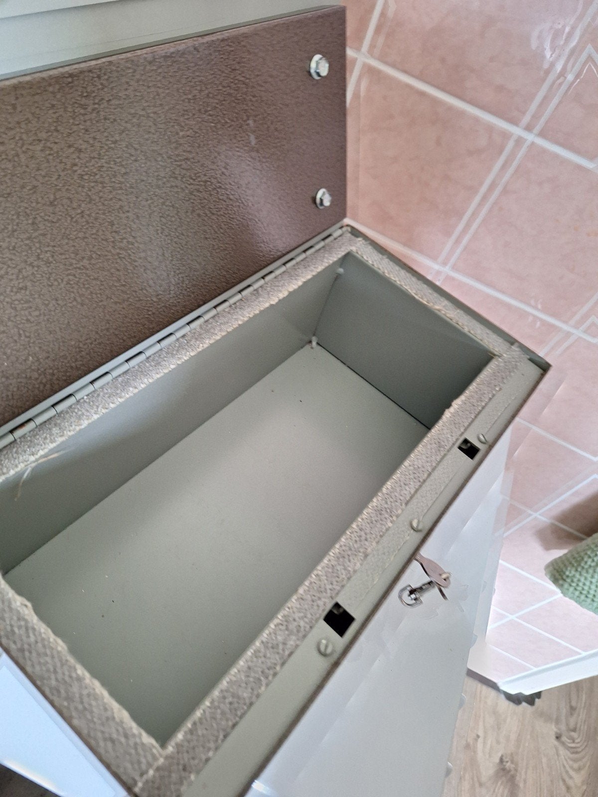 Geldkist brandwerend, Huis en Inrichting, Woonaccessoires | Kisten, Ophalen, Minder dan 50 cm